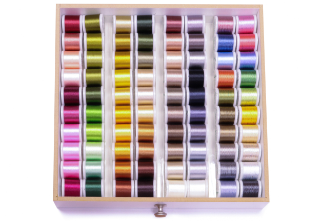 Набір вишивальних ниток Madeira Rayon (200 m) в скриньці 8180 W фото №4