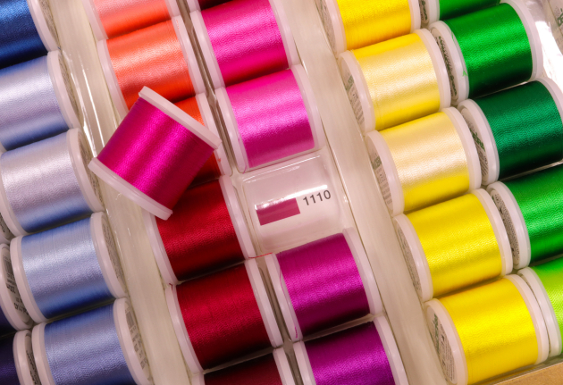 Набір вишивальних ниток Madeira Rayon (200 m) в скриньці 8180 W фото №6